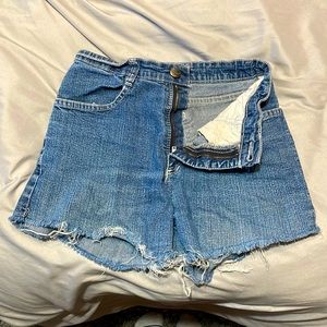 Poker original These high rise shorts that fit perfectly with an oversized tee!!